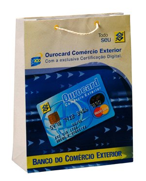 Equipe da Gazoni Embalagens pronta para ajudar a comprar sacolas personalizadas, oferecendo consultoria e suporte completo