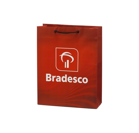 Fábrica da Gazoni Embalagens em Poá, São Paulo, mostrando o processo de produção de sacolas de papel personalizadas com equipamentos modernos
